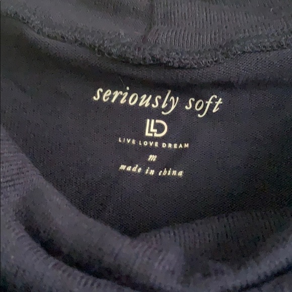 Women’s medium soft off the shoulder sweater - Picture 2 of 3